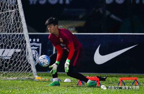 青岛球员爆料新闻报道,揭秘球队内部风云与争议瞬间 第2张 青岛球员爆料新闻报道,揭秘球队内部风云与争议瞬间 第2张