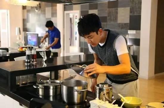 贾乃亮爆料厨房视频大全,美食背后的温馨瞬间