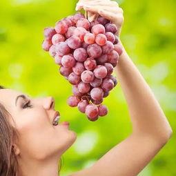 网红爆料吃葡萄视频,吃葡萄视频背后的惊人真相  第2张