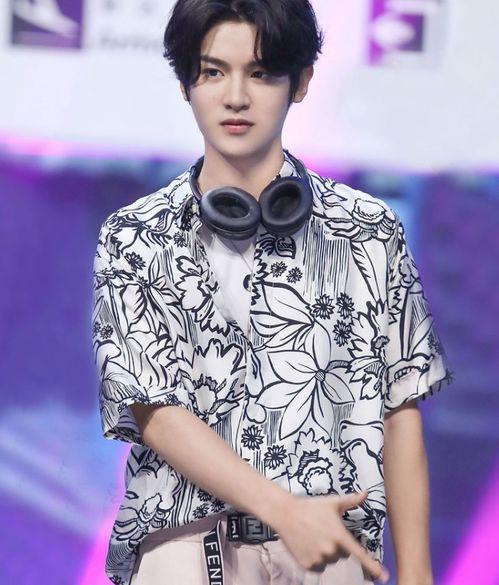 黄明昊爆料队友视频大全,视频大全曝光独家瞬间