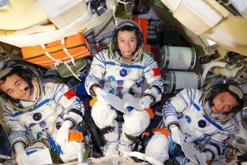 宇航员家庭爆料视频,揭秘太空英雄背后的温馨瞬间