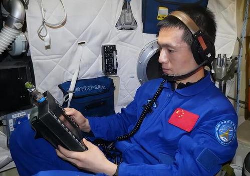 宇航员家庭爆料视频,揭秘太空英雄背后的温馨瞬间  第2张