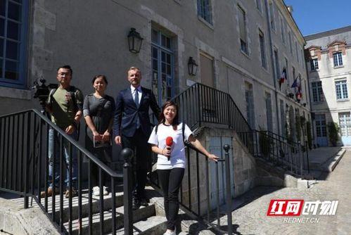 睢宁网红吃瓜事件视频,揭秘网络争议背后的真相 第3张 睢宁网红吃瓜事件视频,揭秘网络争议背后的真相 第3张